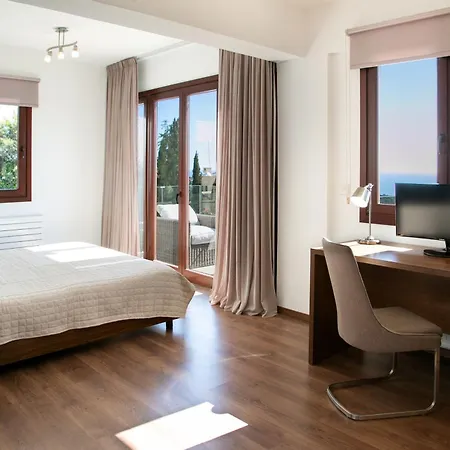 Resort Aphrodite Hills 4*
