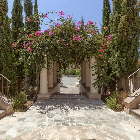 Aphrodite Hills Resort 4*