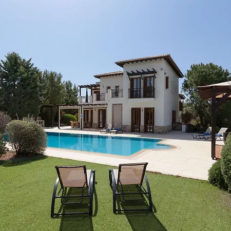 Aphrodite Hills Resort 4*
