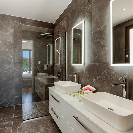 Üdülőközpont Aphrodite Hills 4*