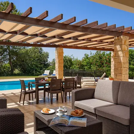 Aphrodite Hills منتجع 4*