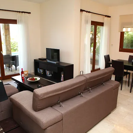 אתר נופש Aphrodite Hills 4*