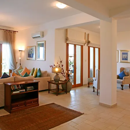 Aphrodite Hills Resort 4*