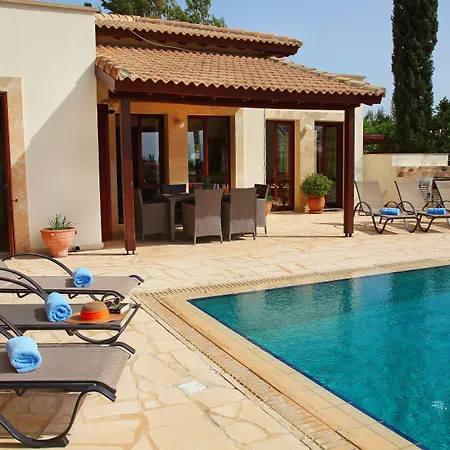 Aphrodite Hills Resort 4*