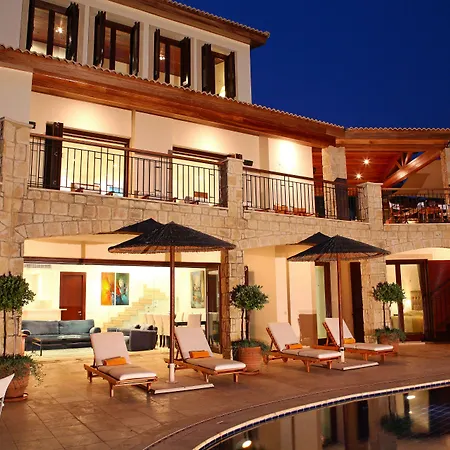 Aphrodite Hills Resort 4*