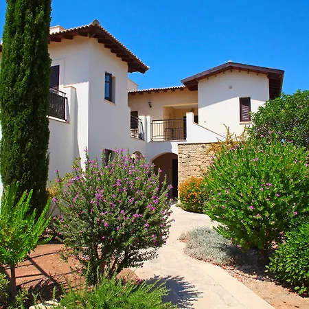 Aphrodite Hills Resort 4*