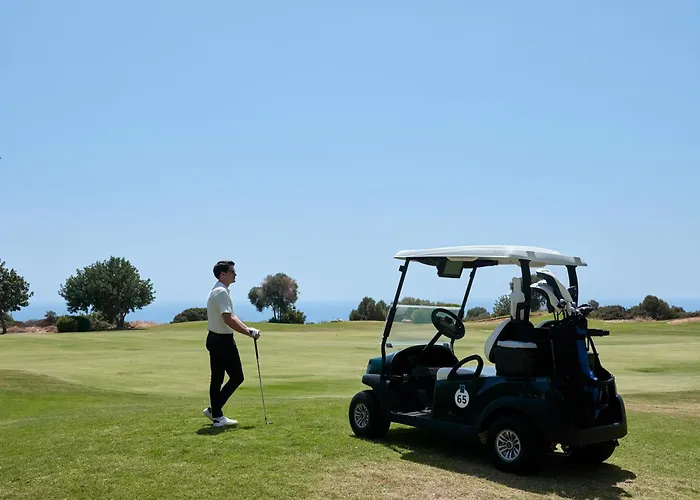 אתר נופש Aphrodite Hills 4*