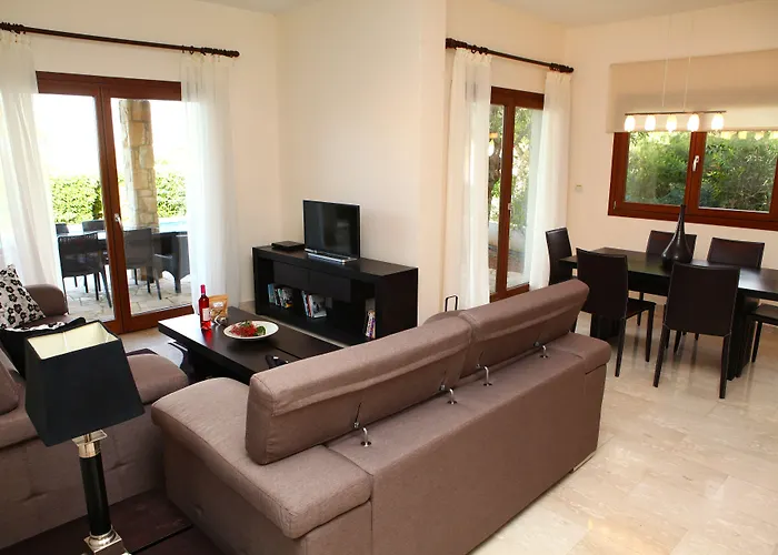 אתר נופש Aphrodite Hills 4*