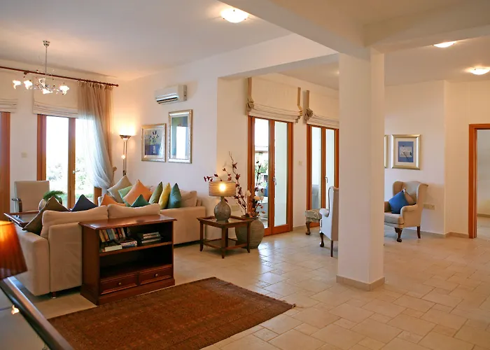 Aphrodite Hills אתר נופש 4*